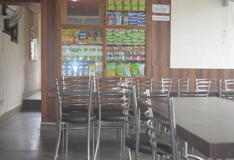 ホテル Centre Point Resorts And Club