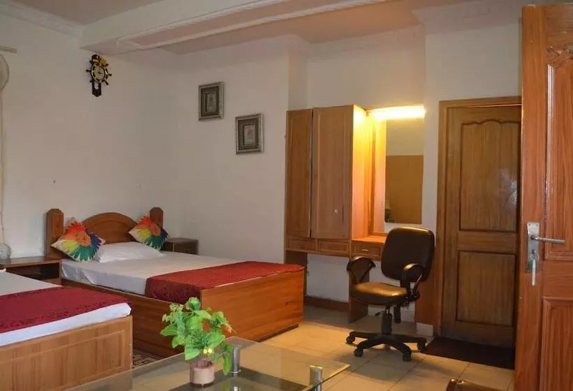 Hotelli Centre Point Resorts And Club