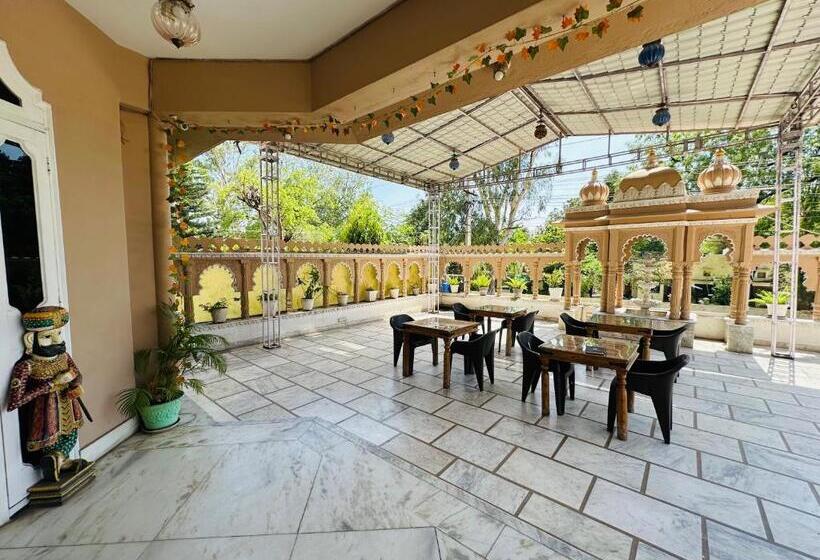 Hotelli Empire Palace