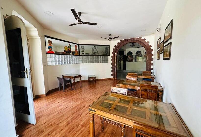 Hotelli Empire Palace