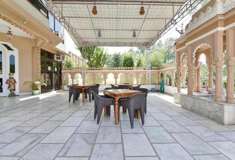 Hotelli Empire Palace