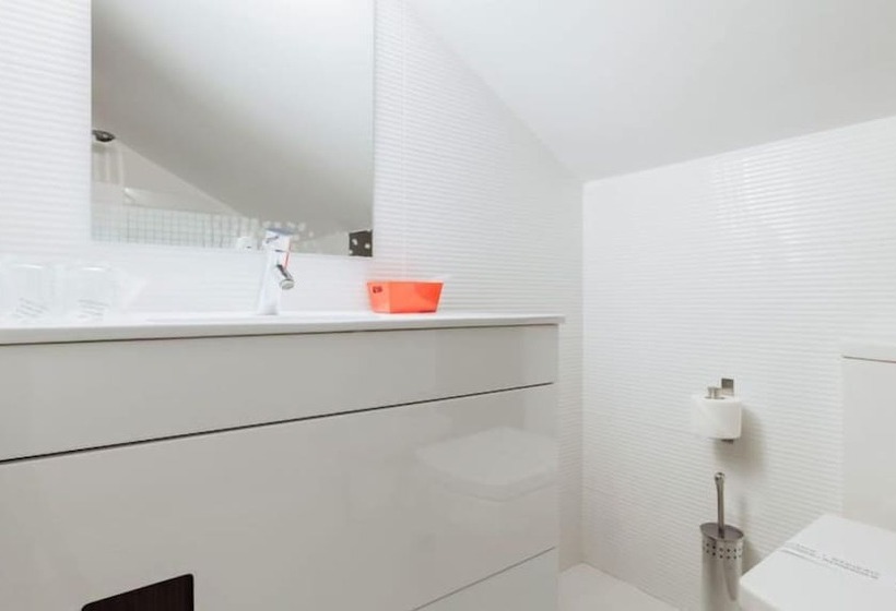 هتل Hostal Arriola