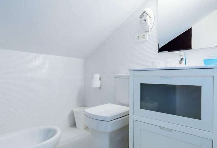 هتل Hostal Arriola