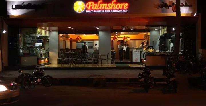 ホテル Palmshore Residency