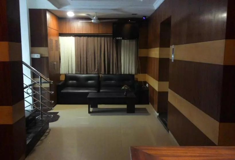 ホテル Palmshore Residency
