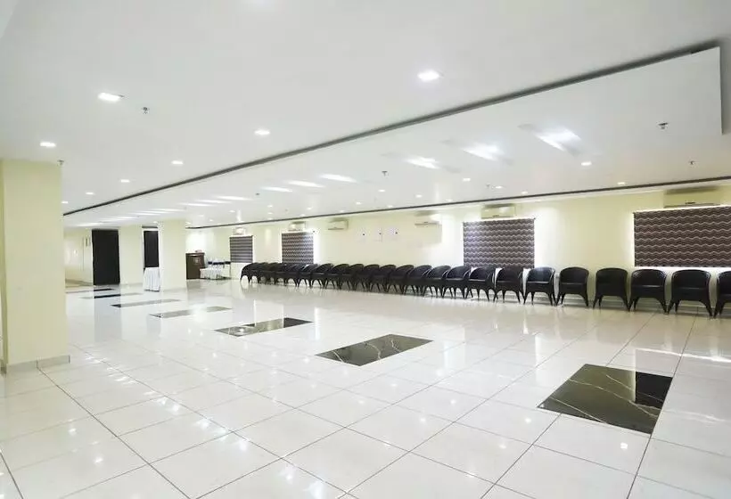 Hotelli Radhika Regency