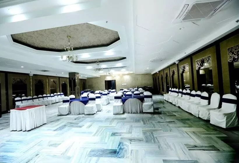 Hotelli Radhika Regency