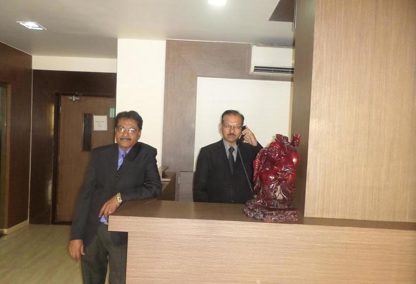 ホテル Risshi Residency