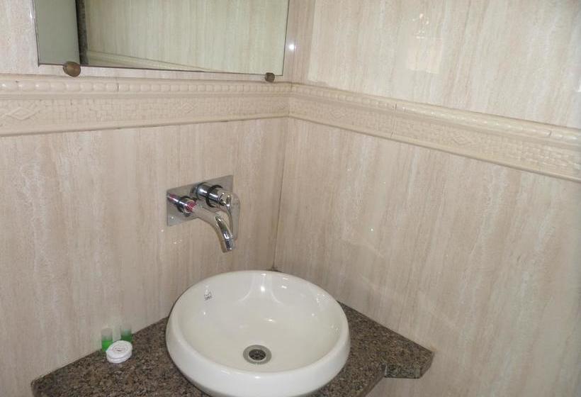 ホテル Risshi Residency