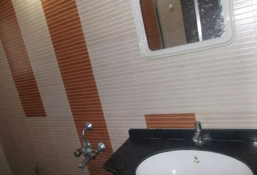 酒店 Trimurti Pride