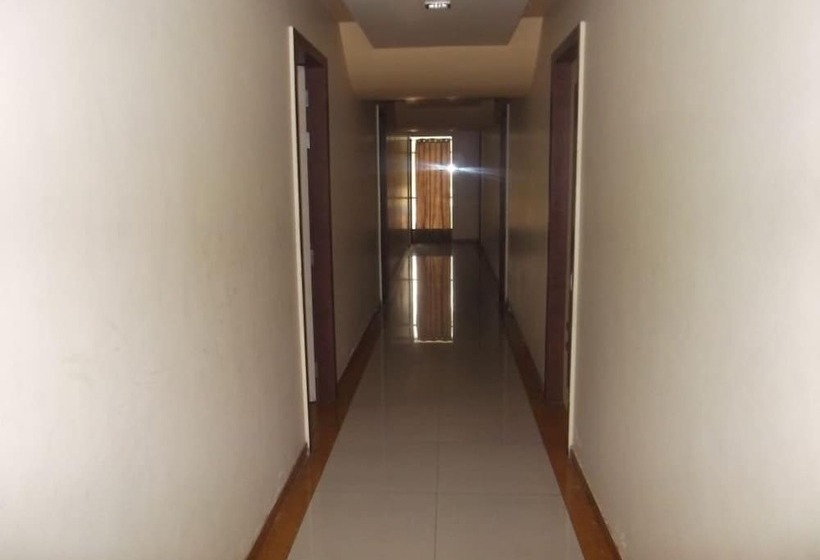 酒店 Trimurti Pride