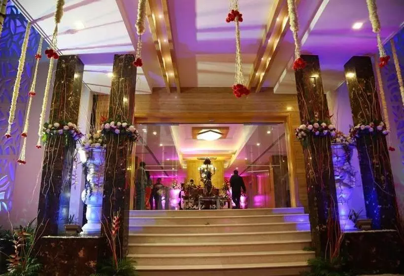 Wingston A Treehouse Hotel Goverdhan