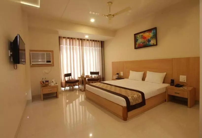 Wingston A Treehouse Hotel Goverdhan