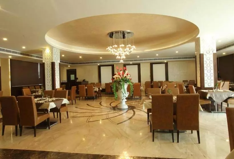 Wingston A Treehouse Hotel Goverdhan
