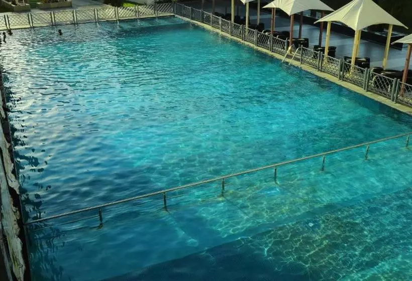 Mirasol Resort