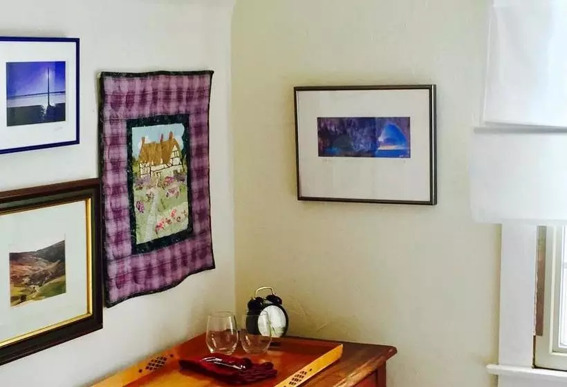 Aberdeen Stone Cottage B&b