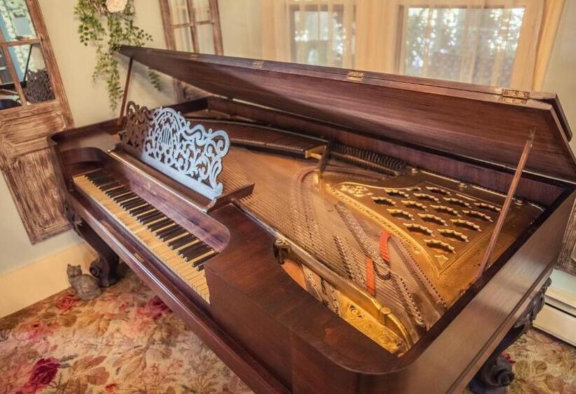 민박 Silver Heart Inn & Cottages