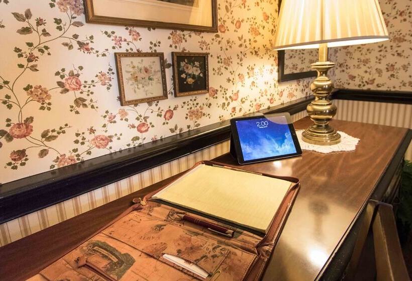 Bed and Breakfast The Globe Inn