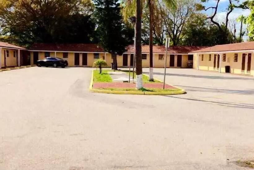 Cadillac Motel