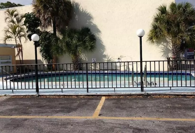 Cadillac Motel