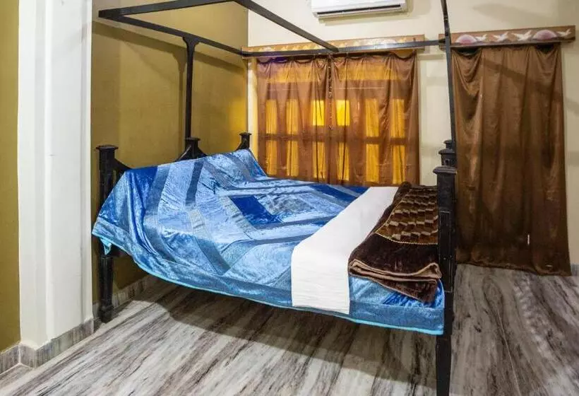 Hotel Everest