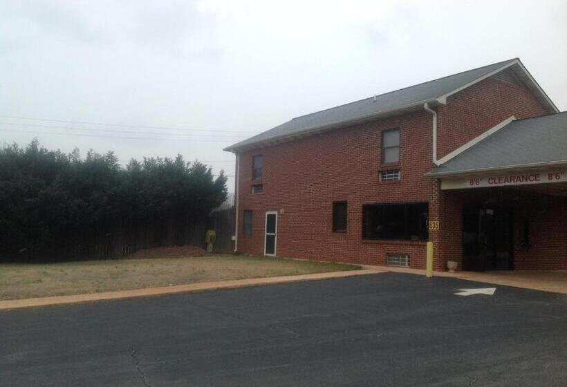 Отель Highway Inn