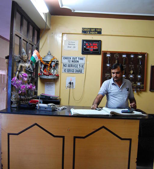 فندق Viren International