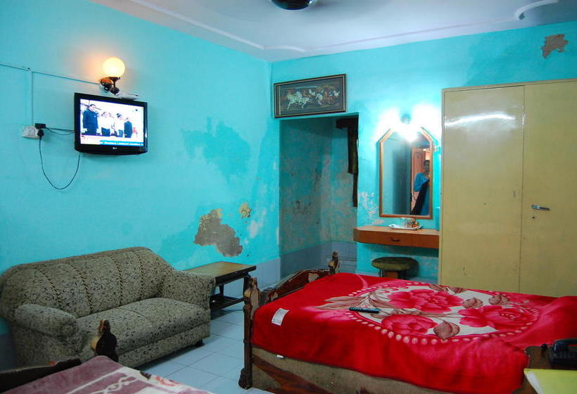 فندق Viren International