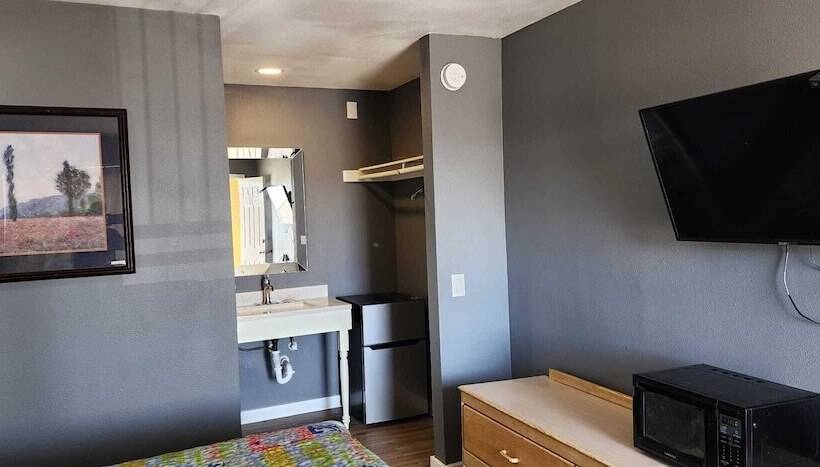 Мотель Economy Inn