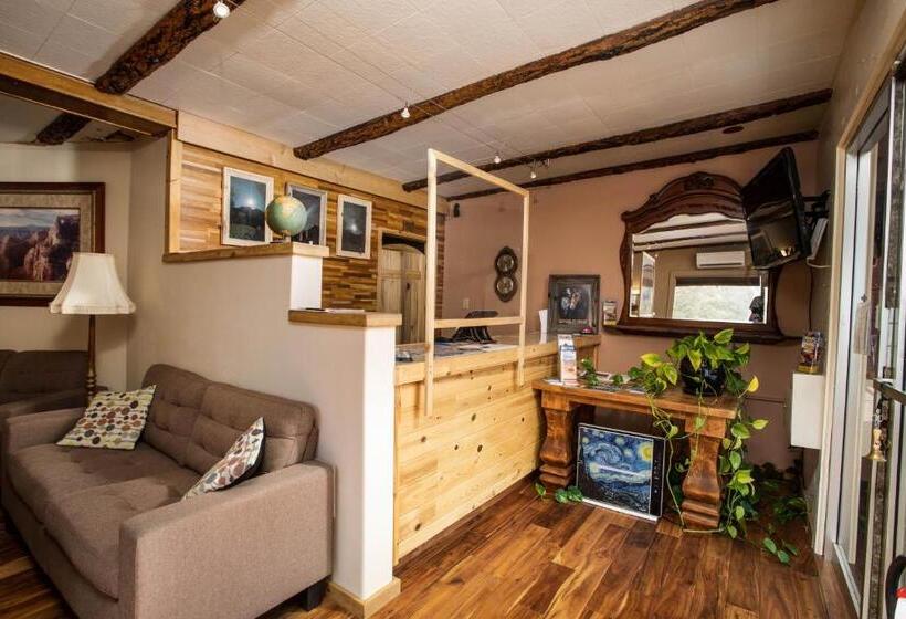 فندق على الطريق La Petite Sedona