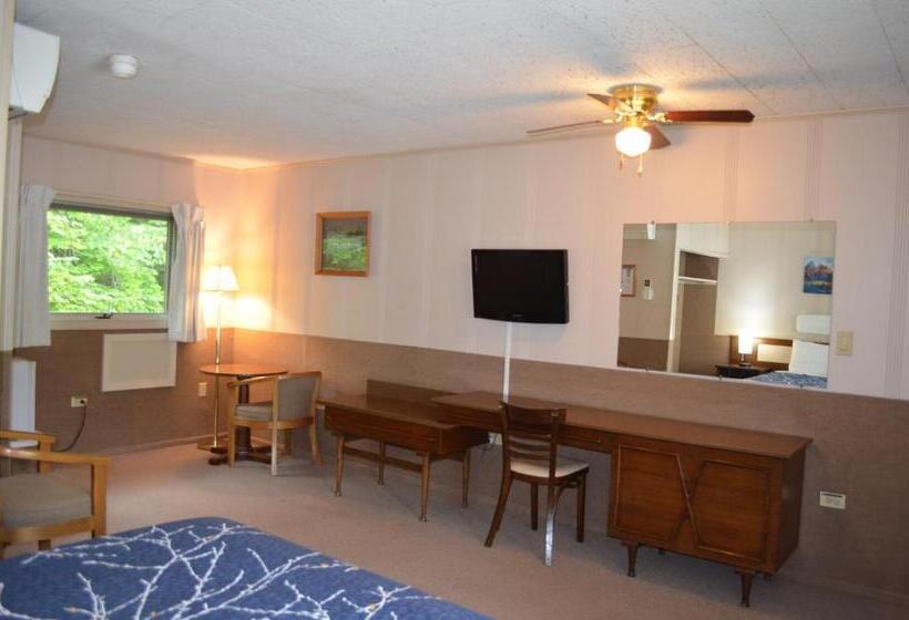 Mount Coolidge Motel