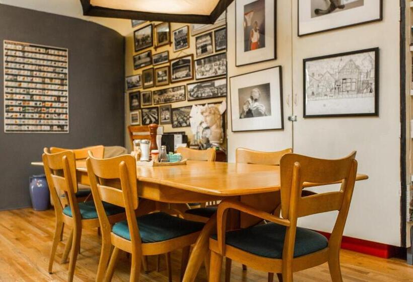 Ray's Bucktown Bed And Breakfast