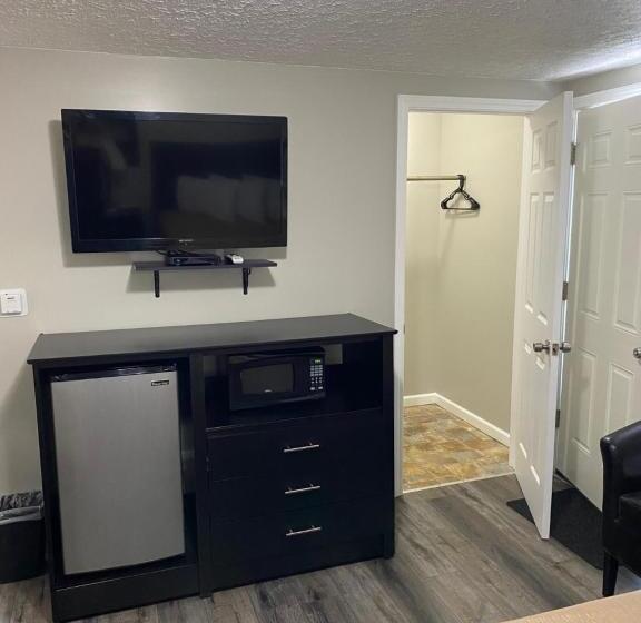 The New Lantern Motel