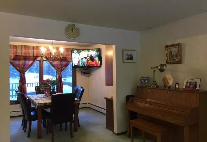 Ak Golden Umbrella Bed & Breakfast