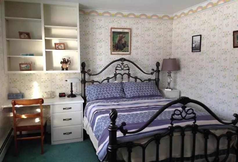 Ak Golden Umbrella Bed & Breakfast