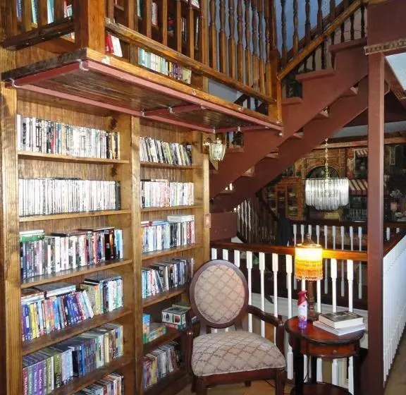 ベッドアンドブレックファースト Book Nook Inn
