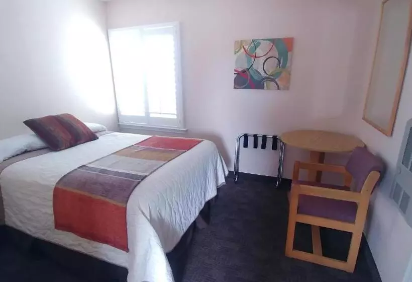 Blue Pine Motel