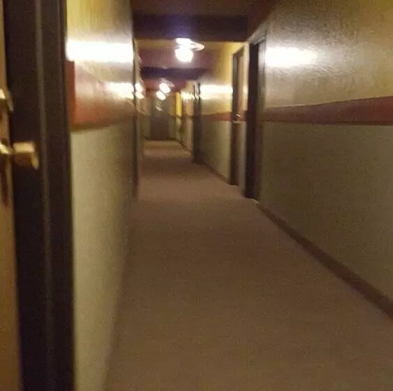 Earth Inn Motel