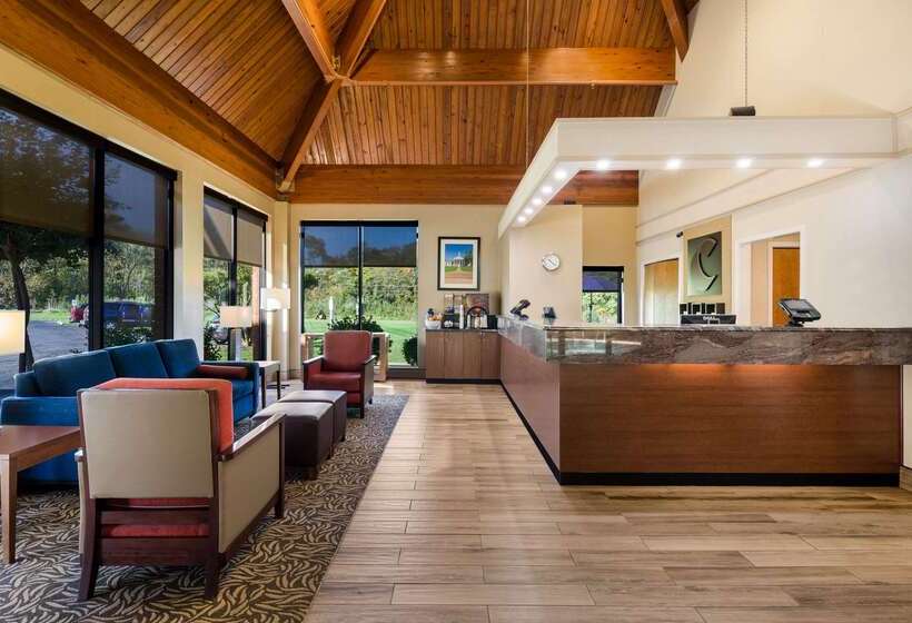 Отель Comfort Inn Virginia Horse Center