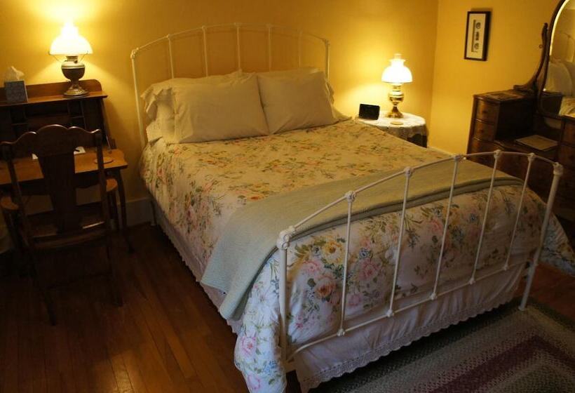 Maplecroft Bed & Breakfast