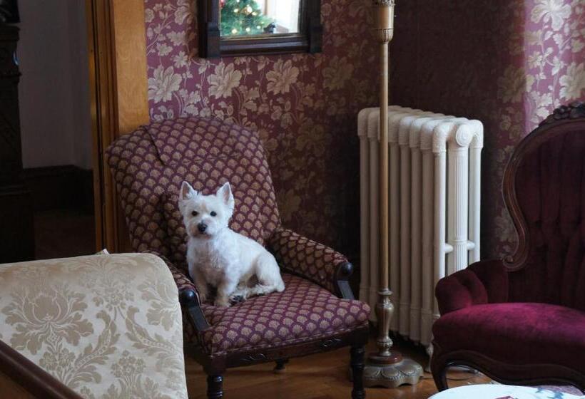 Maplecroft Bed & Breakfast