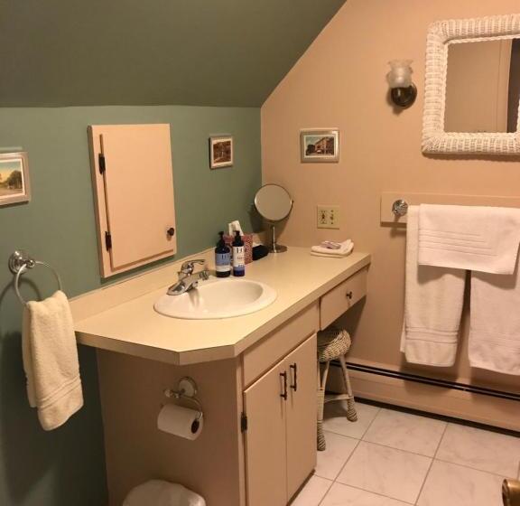 Maplecroft Bed & Breakfast