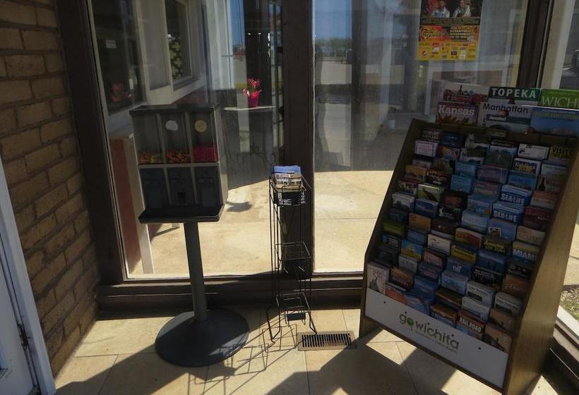 فندق على الطريق Executive Inn Wichita