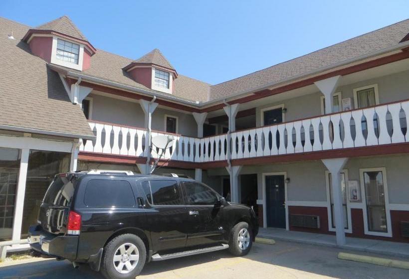 فندق على الطريق Executive Inn Wichita