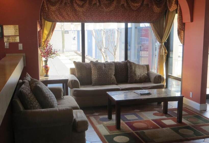 فندق على الطريق Hallmarc Inn