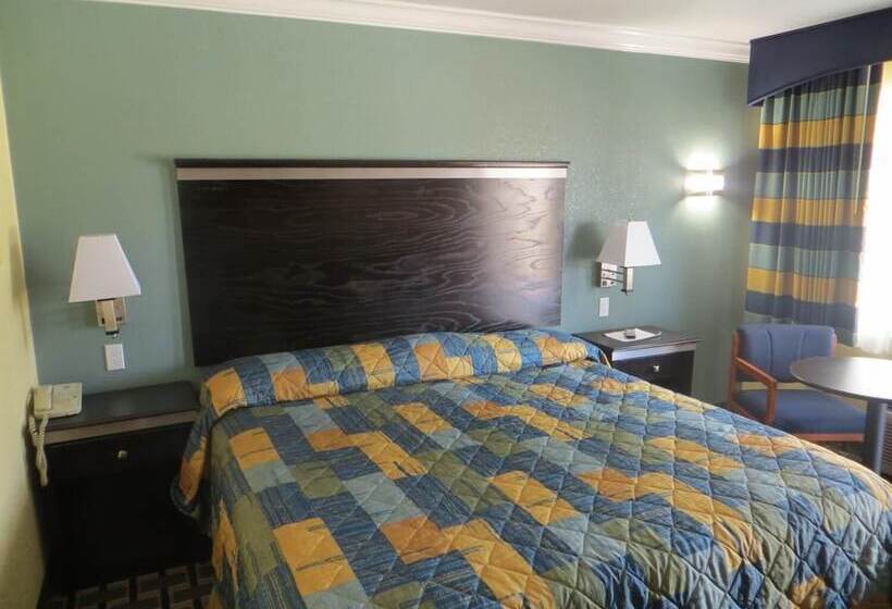 فندق على الطريق Hallmarc Inn