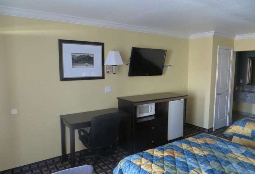 فندق على الطريق Hallmarc Inn