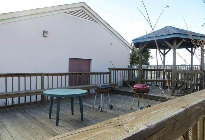 فندق على الطريق Hallmarc Inn