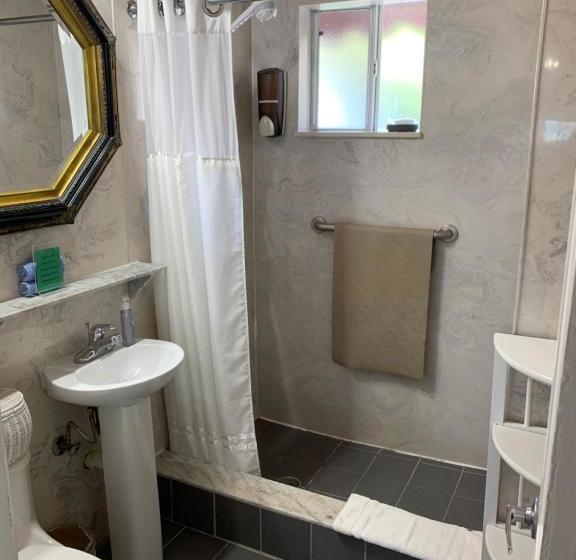 فندق على الطريق Manta Ray Inn