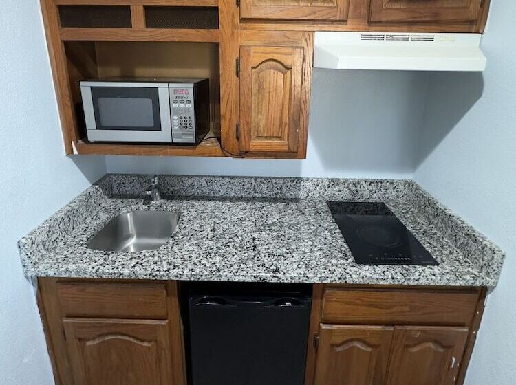 فندق على الطريق Razorback Inn